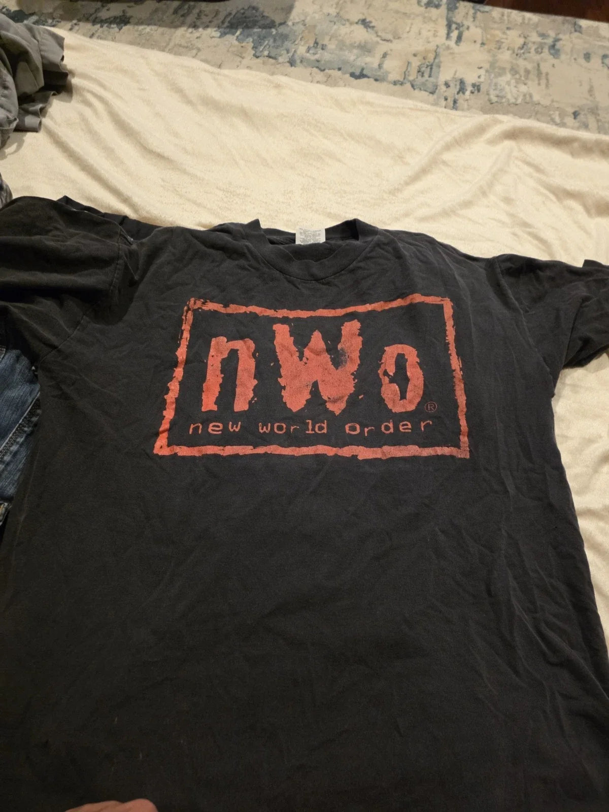 Vintage Men Wollfpack NWO Faded Black T Shirt Unisex