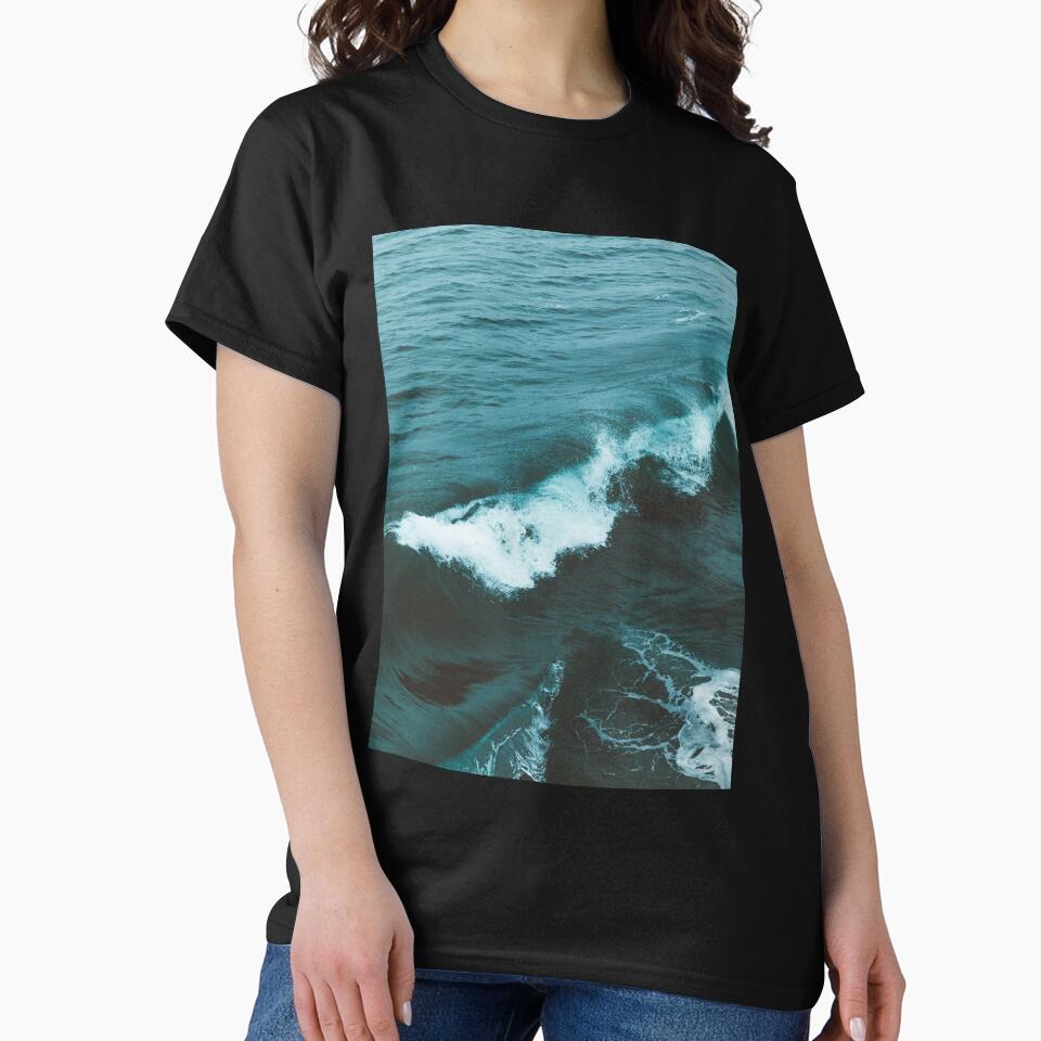 Aesthetic Blue Ocean Waves by Rakuten Mallor