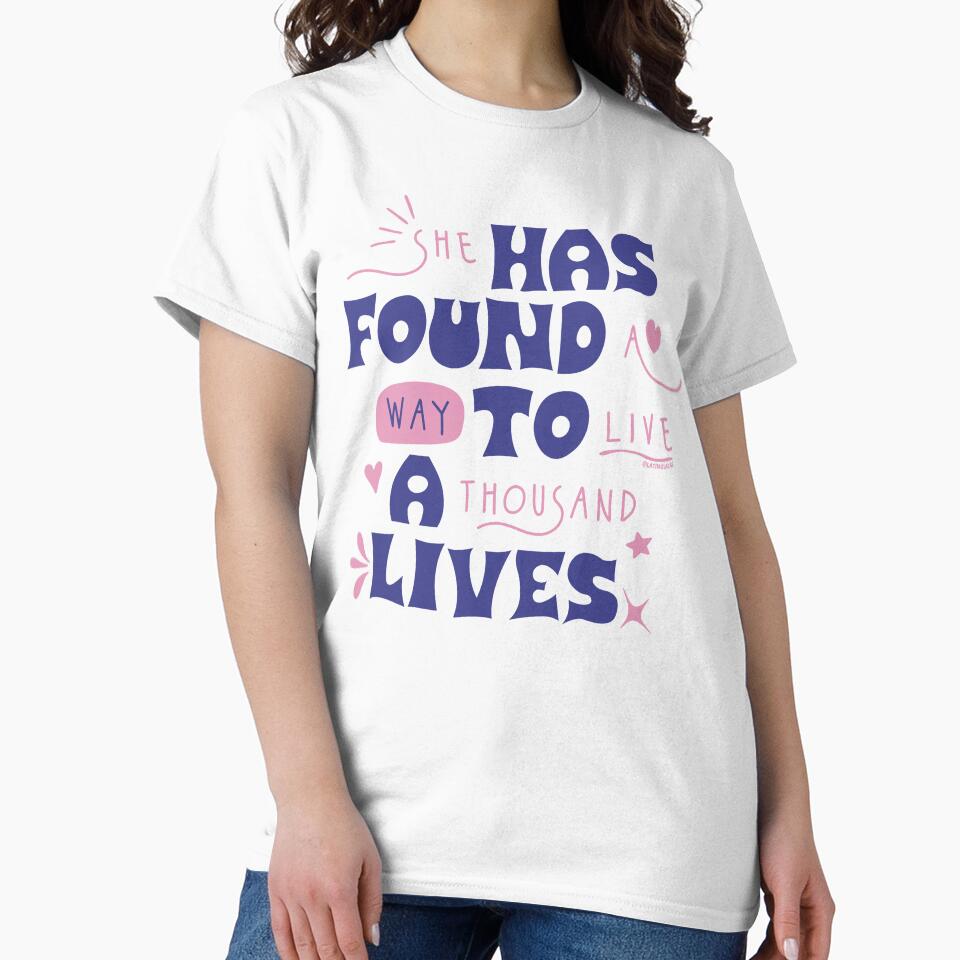 She Has Found A Way To Live A Thousand Lives / Blue Bookish Aesthetic Bookworm Quote For Kindle Girlie Readers Ya Books Bookstagram by Latinoladas
